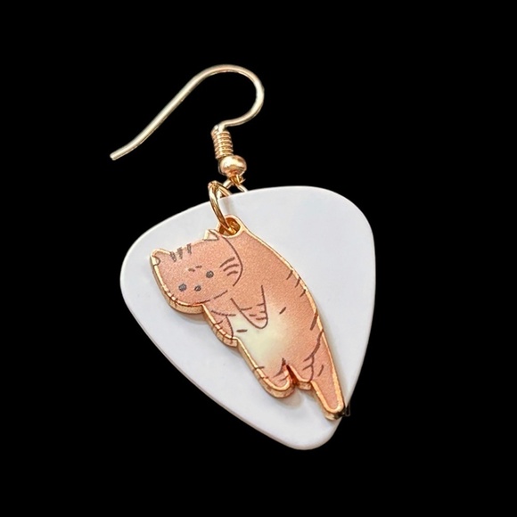 Hand Crafted Earrings Repurposed Guitar Picks Tan Tabby Cats on White - Picture 5 of 7